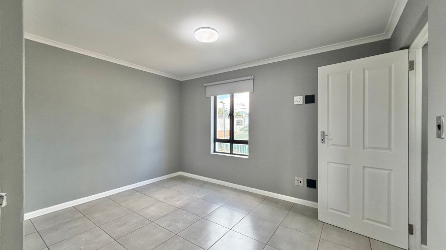 5 Bedroom Property for Sale in Strand Central Western Cape